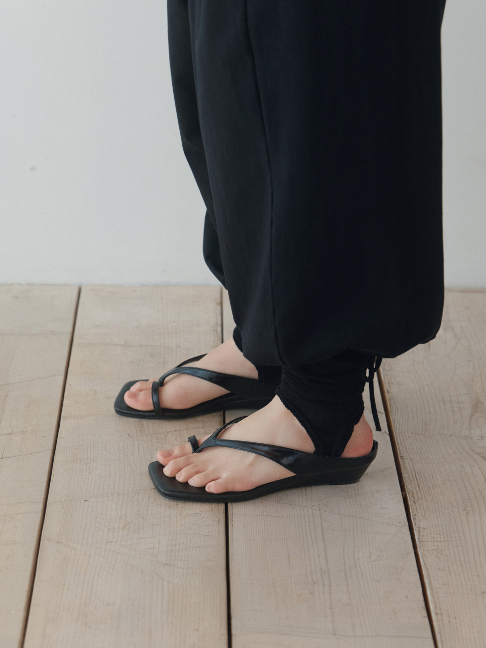 KITTEN HEEL FLIP (SOFT BLACK)