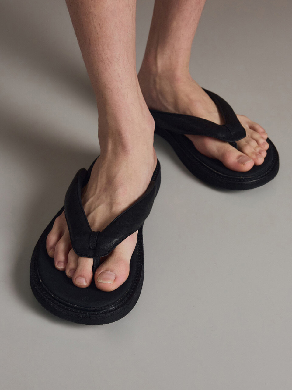 [TNGT X Mistake Project] Kinoshita Leather Geta Flip-Flops (Black) TNSO6E100BK