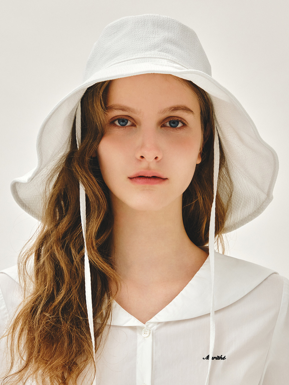 W STRAP SEERSUCKER WIDE BUCKET HAT ivory