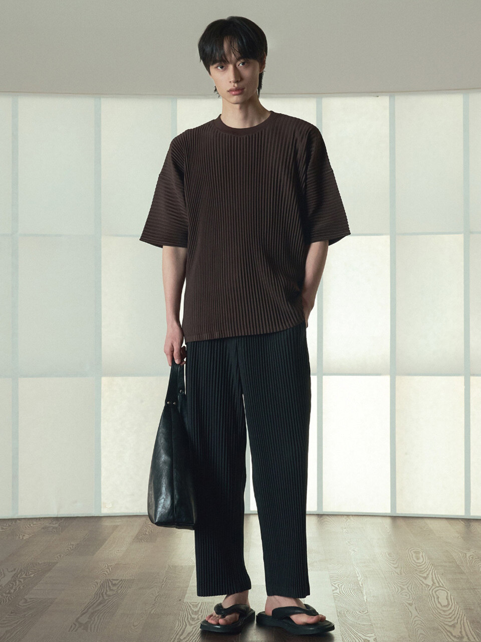 Yoyogi Pleats Tapered-fit Pants (Black) TNPA6E114BK