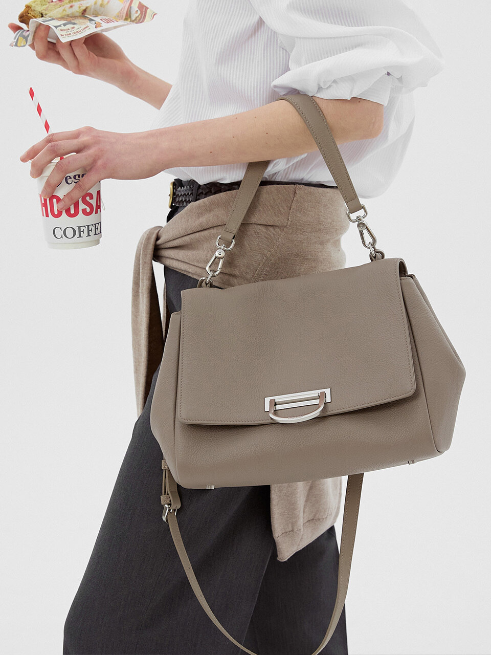 【新品未使用】ELBATEGEV  ミニバッグ ベージュ Elbategev Elba Sand Strap Mini Bag - Pale Stone | Garmentory