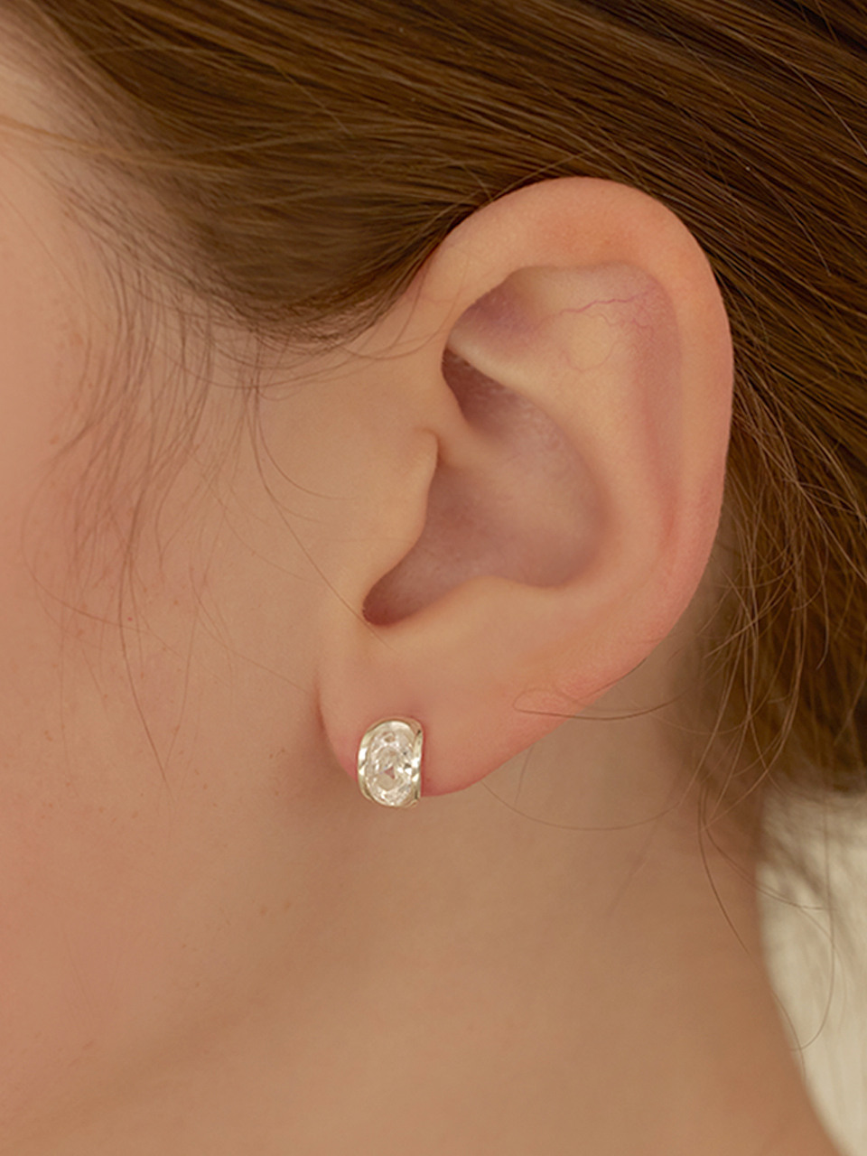 Oval Clear Hoop Earring (S/M) + 2 пары жемчужных сережек в подарок