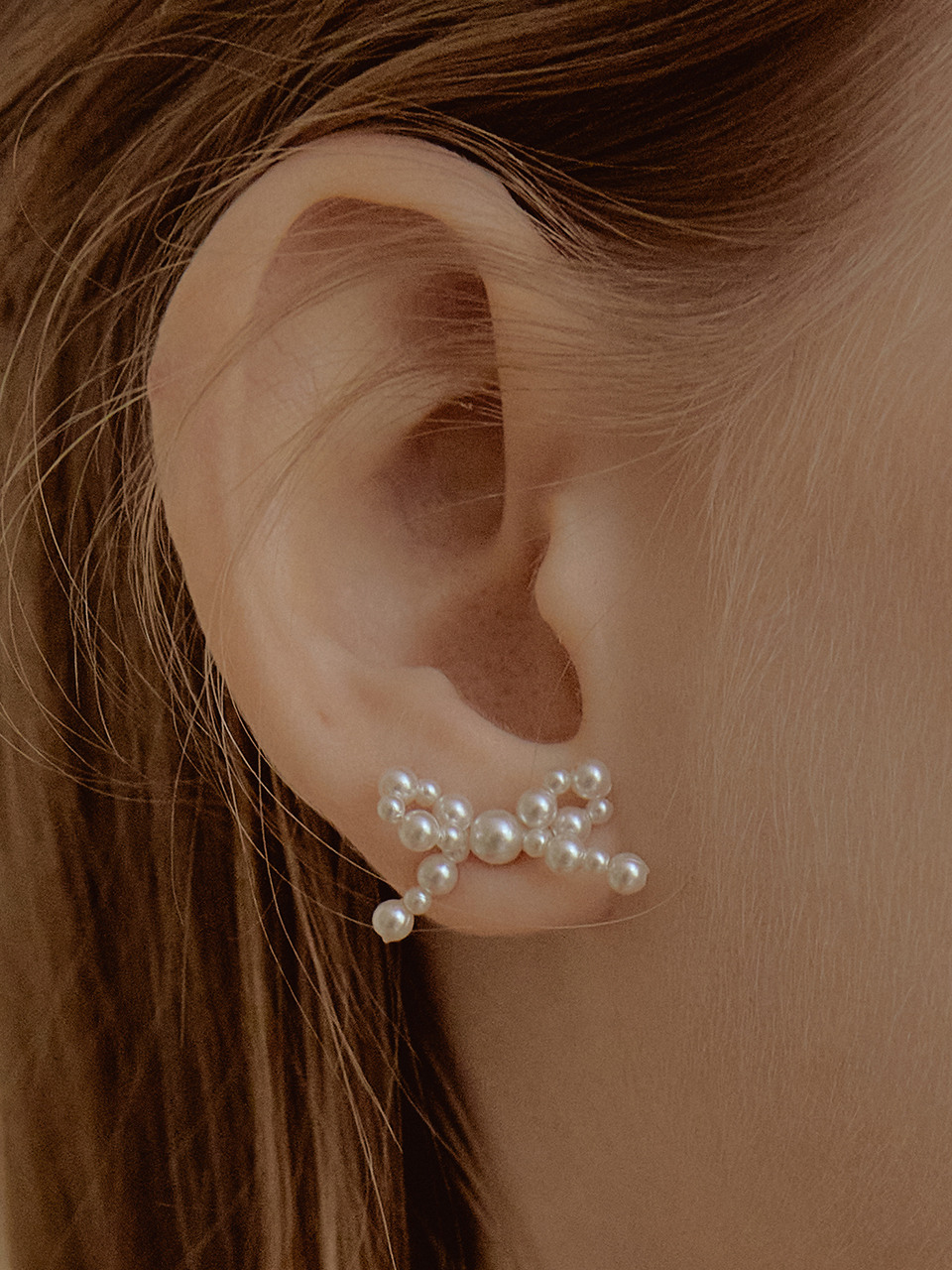 【TATIANA】Lovely Pearl Ribbon Earring EC1952〜リボンピアス MUSINSA公式 | TATIANA (SILVER925) Lovely Pearl Ribbon