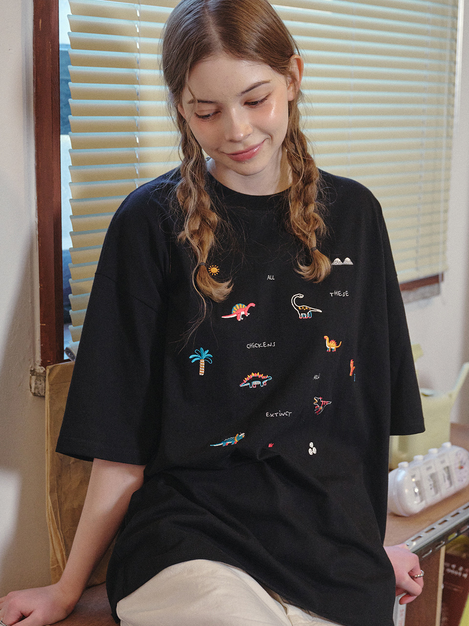 Черная футболка Dino Stitch с вышивкой