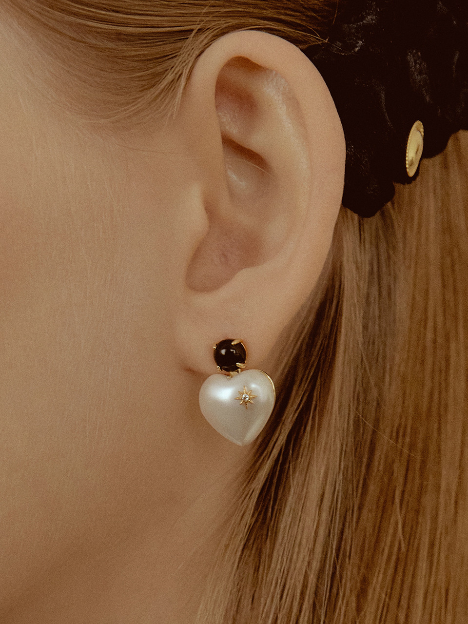 【TATIANA】Onyx Pearl Heart Earring ピアス (EC1950) 関税なし 타티아나]Onyx Pearl Heart Earring EC1950