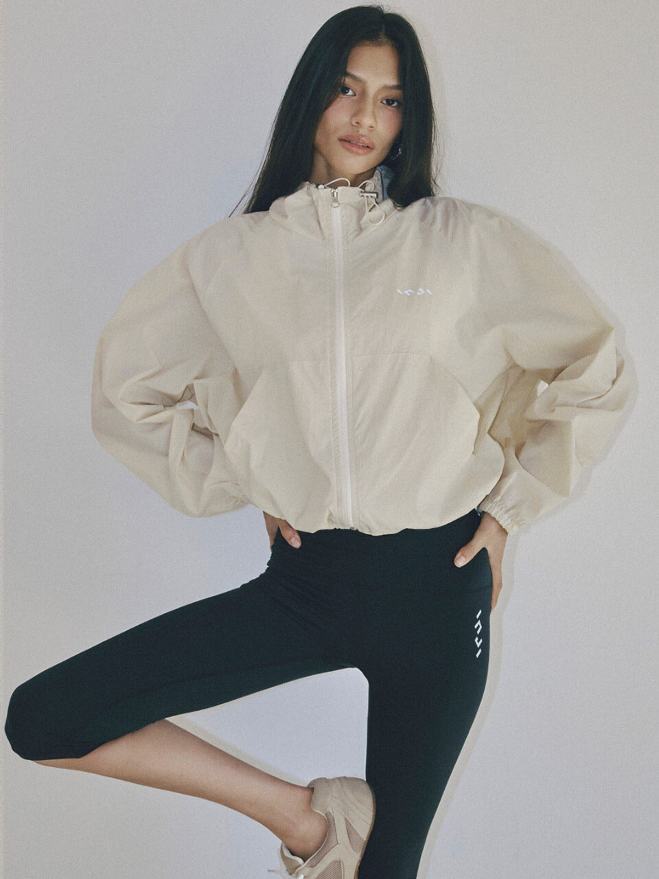 Compact Light Crop Windbreaker Beige