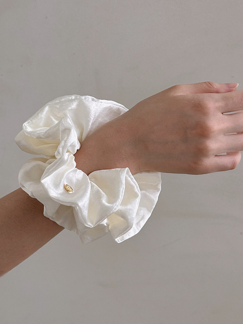 Twin Glossy Scrunchie [Ivory]