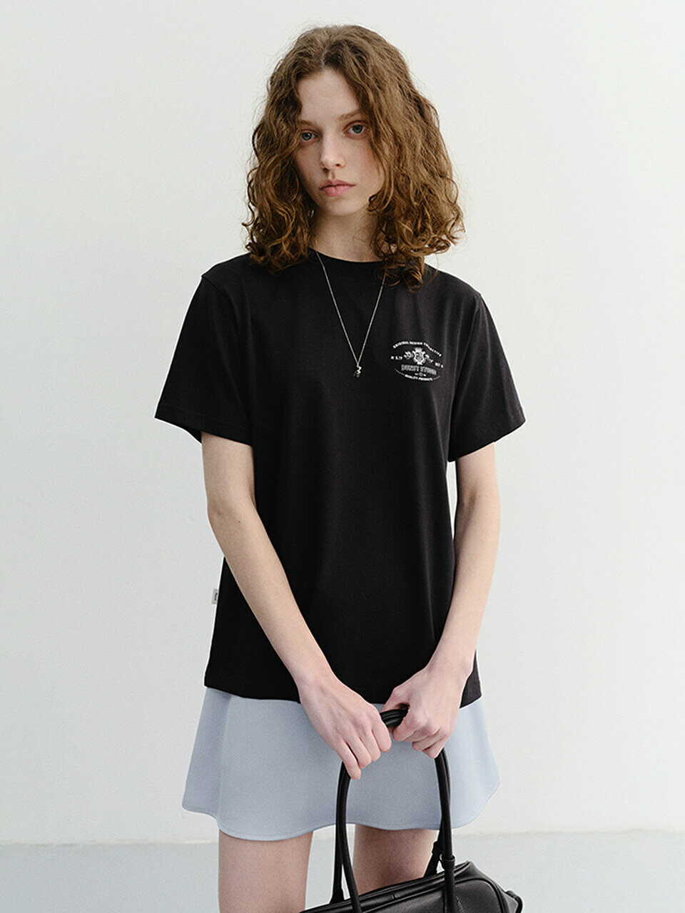 ダンスト ユニセックス クピットアーチバック ロゴ Tシャツ ブラック UDTS6B128BK