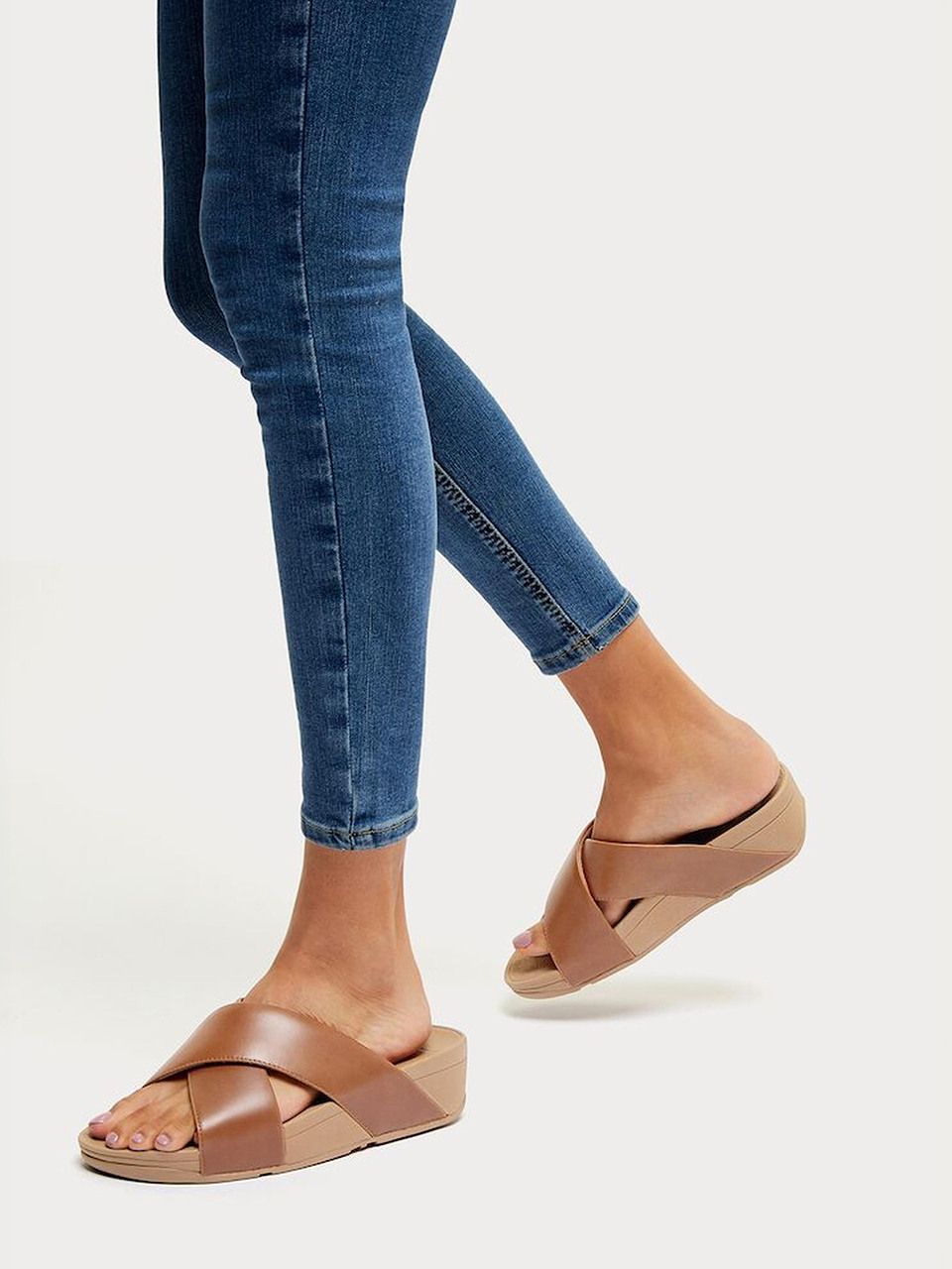 Женские кожаные сандалии Lulu Cross Slide Light Tan (FT64K2D16A)