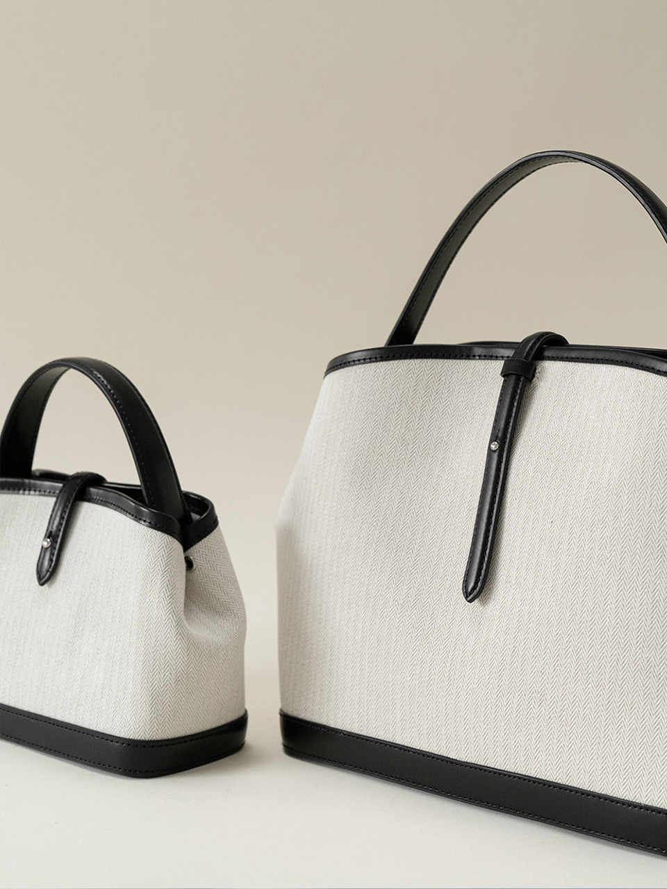 킨더살몬]Mini Leather-trimmed Canvas Crossbody Ecru