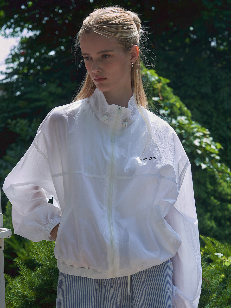 Лёгкий ветровик White