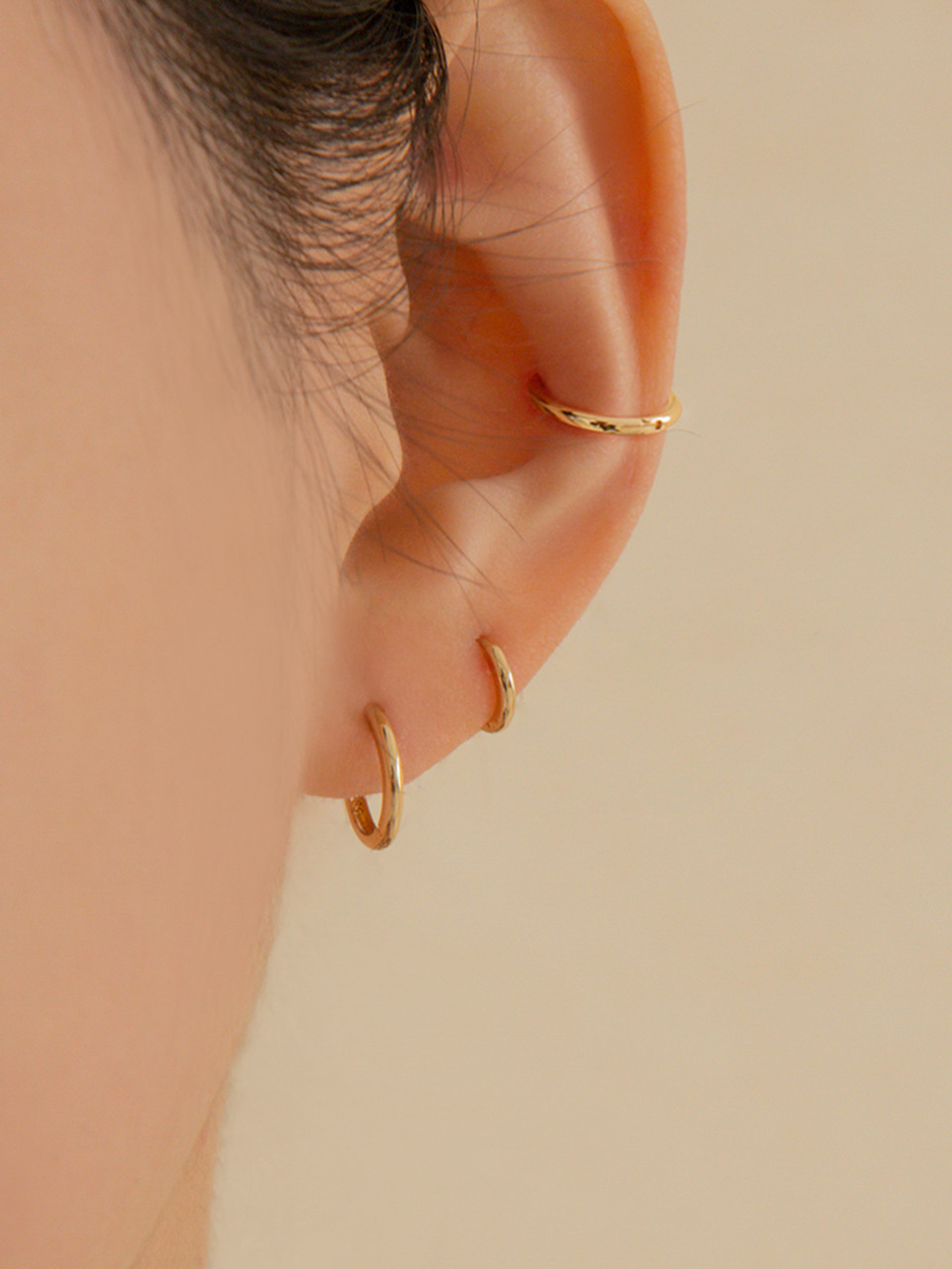 Простые круглые серьги-конго из золота 14k A01