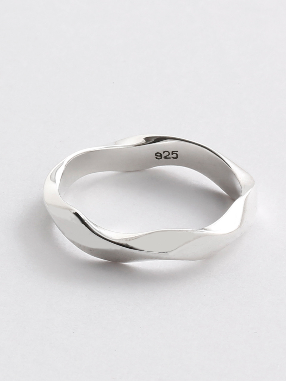 Серебряное кольцо 92.5 с волной и твистом SVR-605