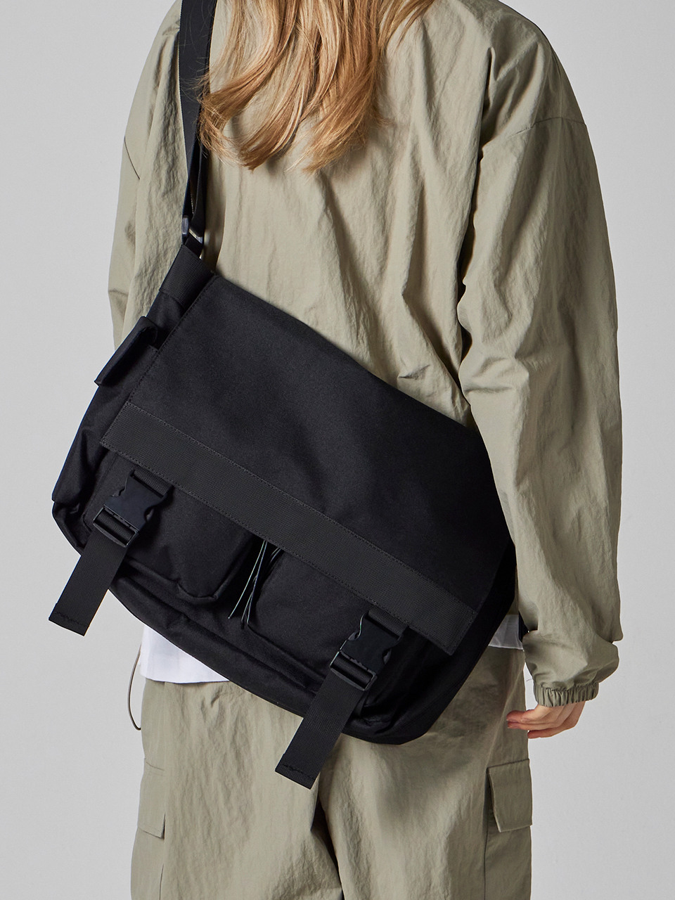 Сумка-мессенджер Explorer Two-Pocket Messenger Bag