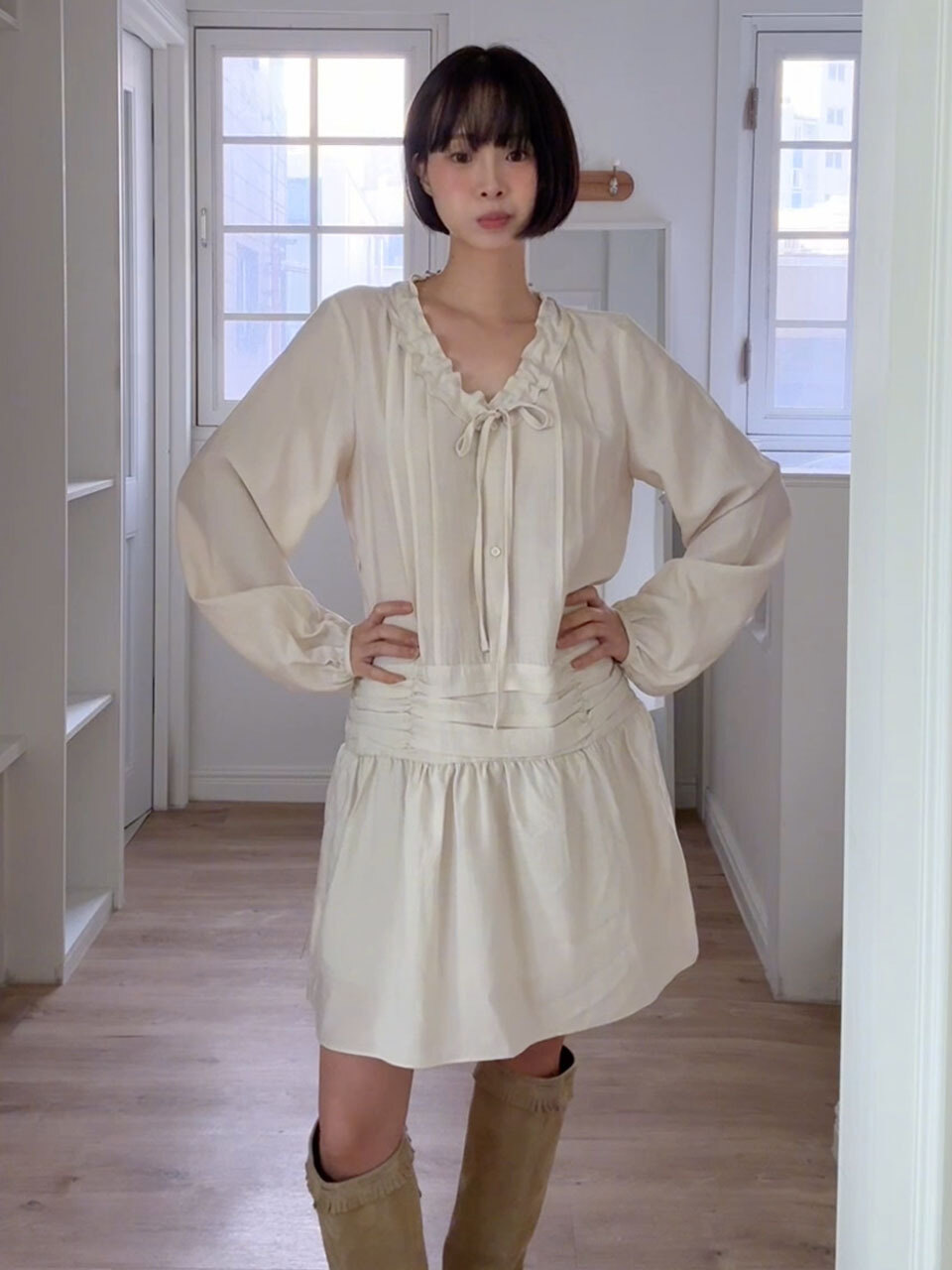 아우로][한빛PICK]RIBBON SHIRRING ONE PIECE DRESS [ CREAM ]