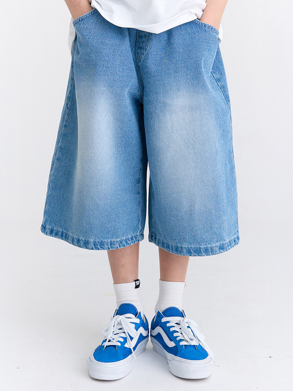 Широкие джинсовые бермуды F22 (Medium Blue)