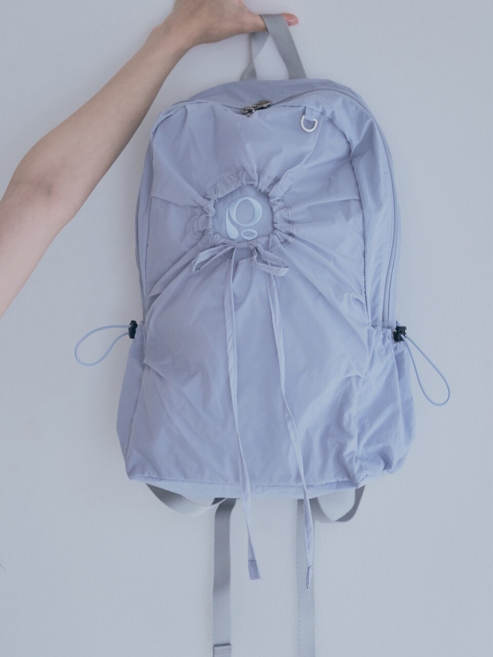 【POIE】hole string PO backpack ブラック hole string po backpack (blue grey) - poie | 60% - Asian