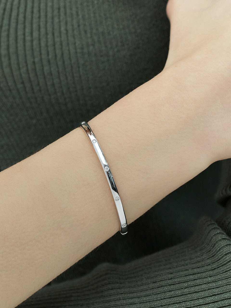 Серебряный браслет с муассанитом Essence HL4B57439W9