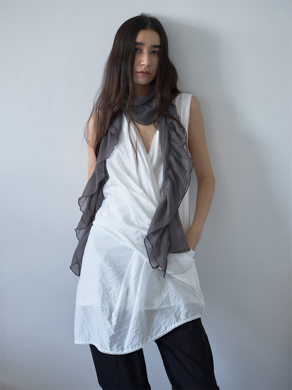 Прозрачный шарф-запа́х с волнами [Charcoal Grey]